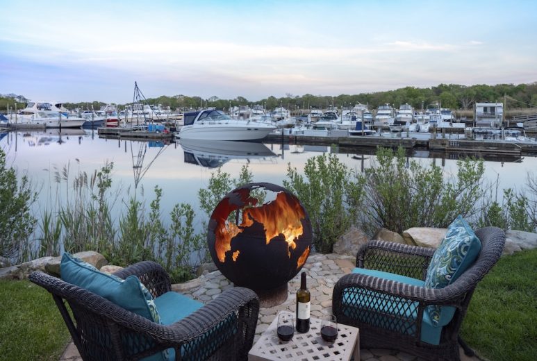 Small photo hyatt Place Long Island Firepit